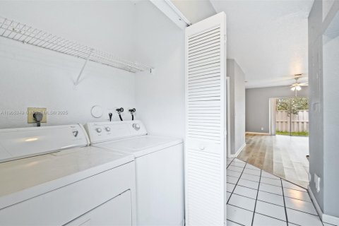 Copropriété à vendre à Sunrise, Floride: 2 chambres, 82.31 m2 № 1966209 - photo 17