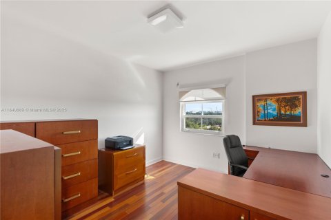 Condo in Coral Gables, Florida, 3 bedrooms  № 1830233 - photo 27