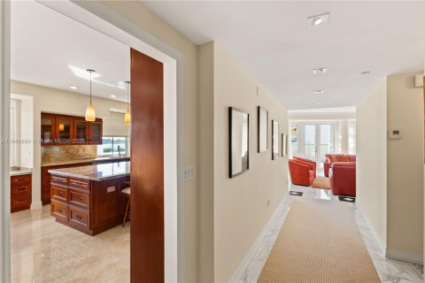 Condo in Coral Gables, Florida, 3 bedrooms  № 1830233 - photo 23