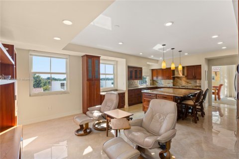 Condo in Coral Gables, Florida, 3 bedrooms  № 1830233 - photo 22