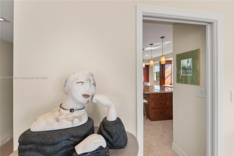 Condo in Coral Gables, Florida, 3 bedrooms  № 1830233 - photo 17