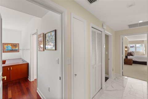 Condo in Coral Gables, Florida, 3 bedrooms  № 1830233 - photo 26