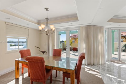 Condo in Coral Gables, Florida, 3 bedrooms  № 1830233 - photo 8