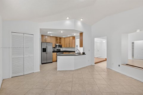 House in Port St. Lucie, Florida 3 bedrooms, 147.53 sq.m. № 2018856 - photo 8