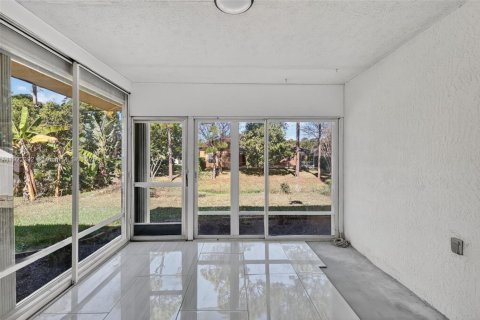 House in Port St. Lucie, Florida 3 bedrooms, 147.53 sq.m. № 2018856 - photo 27