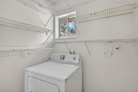 House in Port St. Lucie, Florida 3 bedrooms, 147.53 sq.m. № 2018856 - photo 24