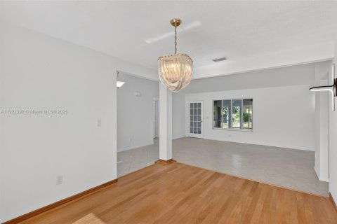 House in Port St. Lucie, Florida 3 bedrooms, 147.53 sq.m. № 2018856 - photo 6