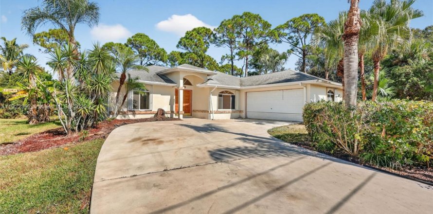 House in Port St. Lucie, Florida 3 bedrooms, 147.53 sq.m. № 2018856