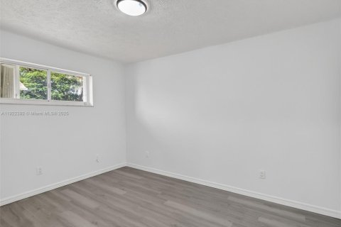 House in Port St. Lucie, Florida 3 bedrooms, 147.53 sq.m. № 2018856 - photo 14