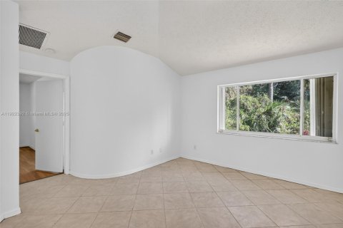 House in Port St. Lucie, Florida 3 bedrooms, 147.53 sq.m. № 2018856 - photo 9