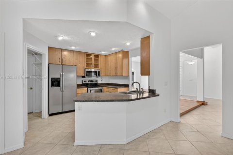 House in Port St. Lucie, Florida 3 bedrooms, 147.53 sq.m. № 2018856 - photo 10