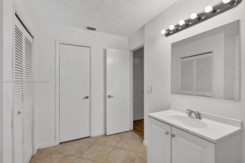 House in Port St. Lucie, Florida 3 bedrooms, 147.53 sq.m. № 2018856 - photo 22