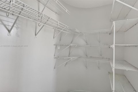 House in Port St. Lucie, Florida 3 bedrooms, 147.53 sq.m. № 2018856 - photo 23