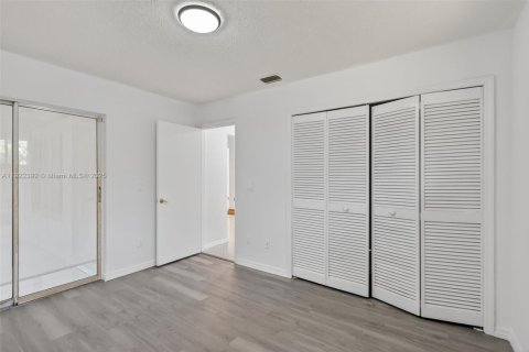 House in Port St. Lucie, Florida 3 bedrooms, 147.53 sq.m. № 2018856 - photo 15