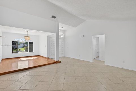 House in Port St. Lucie, Florida 3 bedrooms, 147.53 sq.m. № 2018856 - photo 4