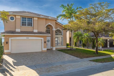 Villa ou maison à vendre à Miramar, Floride: 4 chambres, 274.34 m2 № 1964864 - photo 2
