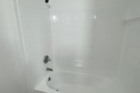 Condo in Orlando, Florida, 1 bedroom  № 1853973 - photo 11