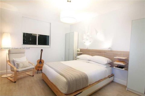 Condo in Miami, Florida, 2 bedrooms № 2186949 - photo 9