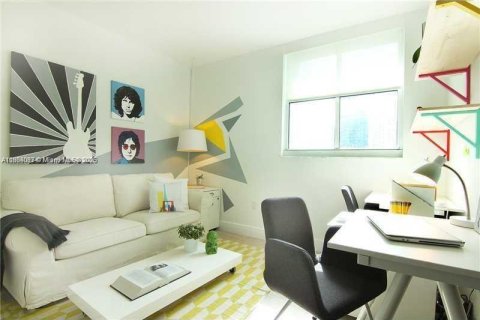 Condo in Miami, Florida, 2 bedrooms № 2186949 - photo 4
