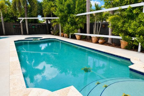 House in Miami, Florida 4 bedrooms, 190.91 sq.m. № 2260149 - photo 11