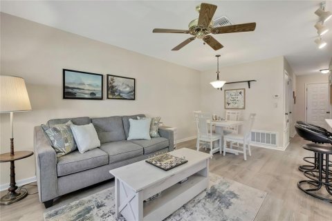 House in Spring Hill, Florida 2 bedrooms, 164.16 sq.m. № 2091601 - photo 17