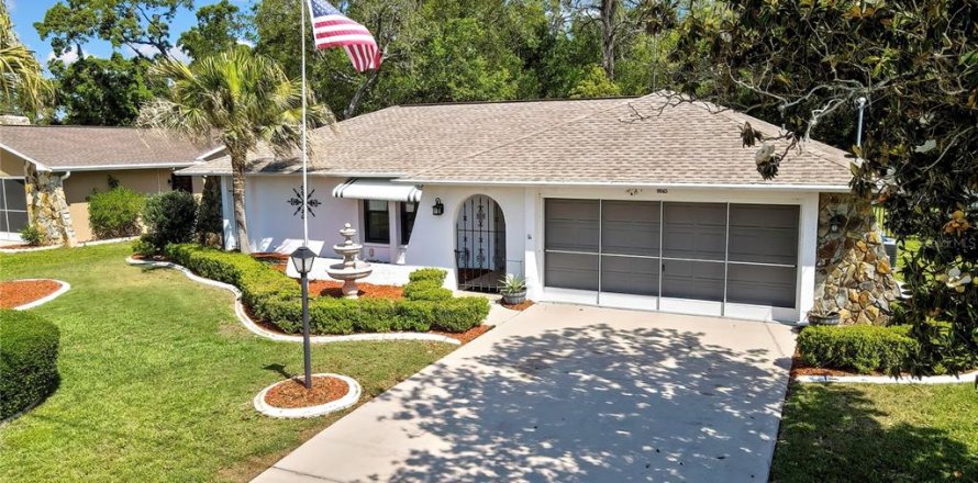 House in Spring Hill, Florida 2 bedrooms, 164.16 sq.m. № 2091601