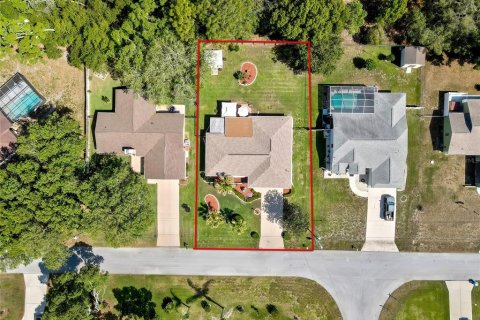 House in Spring Hill, Florida 2 bedrooms, 164.16 sq.m. № 2091601 - photo 3
