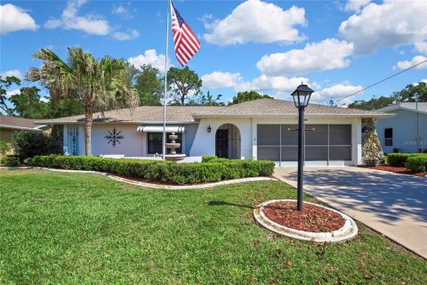 House in Spring Hill, Florida 2 bedrooms, 164.16 sq.m. № 2091601 - photo 2