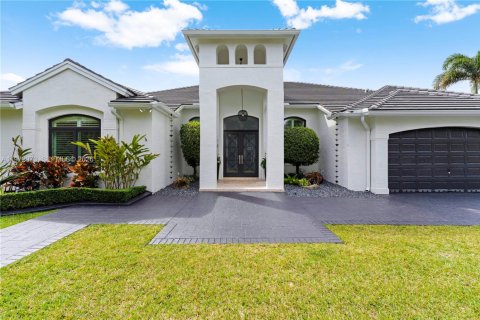 Villa ou maison à vendre à Palmetto Bay, Floride: 4 chambres, 350.33 m2 № 2042107 - photo 2