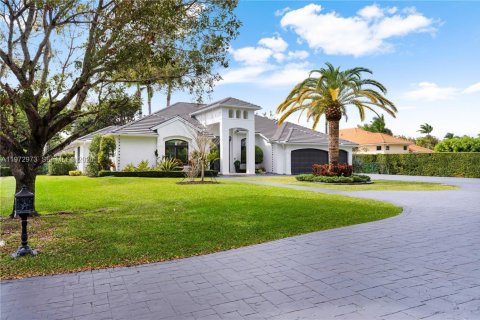 Villa ou maison à Palmetto Bay, Floride 4 chambres, 350.33 m2 № 2042107