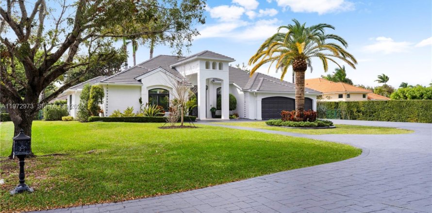 Villa ou maison à Palmetto Bay, Floride 4 chambres, 350.33 m2 № 2042107
