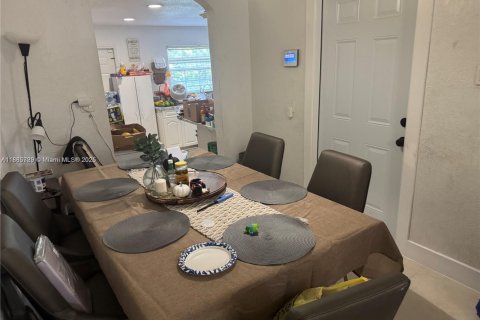 Снять в аренду виллу или дом в Майами, Флорида 3 спальни, 95.41м2, № 1956754 - фото 7