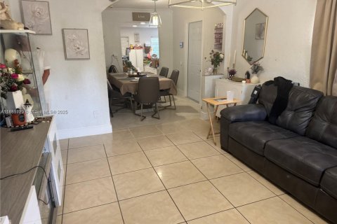 Снять в аренду виллу или дом в Майами, Флорида 3 спальни, 95.41м2, № 1956754 - фото 4