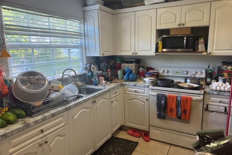 Снять в аренду виллу или дом в Майами, Флорида 3 спальни, 95.41м2, № 1956754 - фото 9