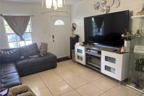 Снять в аренду виллу или дом в Майами, Флорида 3 спальни, 95.41м2, № 1956754 - фото 5