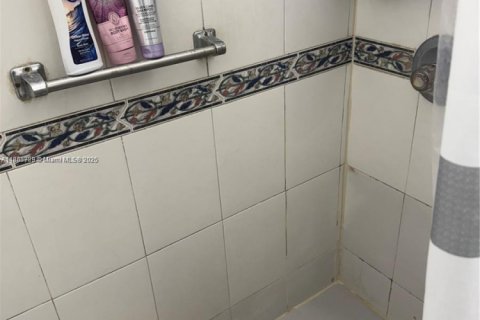 Снять в аренду виллу или дом в Майами, Флорида 3 спальни, 95.41м2, № 1956754 - фото 14