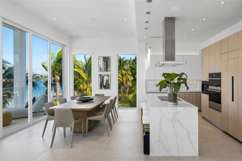 Casa en venta en Miami Beach, Florida, 4 dormitorios, 305.56 m2 № 2021943 - foto 15