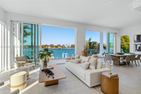Casa en venta en Miami Beach, Florida, 4 dormitorios, 305.56 m2 № 2021943 - foto 8