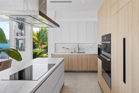 Casa en venta en Miami Beach, Florida, 4 dormitorios, 305.56 m2 № 2021943 - foto 16