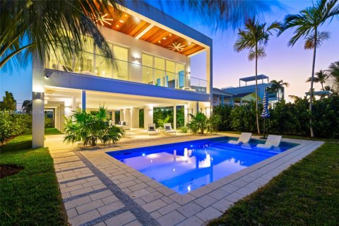 Casa en venta en Miami Beach, Florida, 4 dormitorios, 305.56 m2 № 2021943 - foto 3