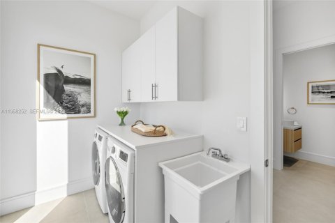 Casa en venta en Miami Beach, Florida, 4 dormitorios, 305.56 m2 № 2021943 - foto 28