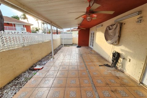 Снять в аренду таунхаус в Хайалиа Гарденс, Флорида 3 спальни, 110.55м2, № 1955355 - фото 15