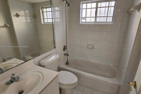 Снять в аренду таунхаус в Хайалиа Гарденс, Флорида 3 спальни, 110.55м2, № 1955355 - фото 7