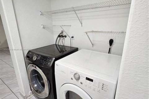 Снять в аренду таунхаус в Хайалиа Гарденс, Флорида 3 спальни, 110.55м2, № 1955355 - фото 13