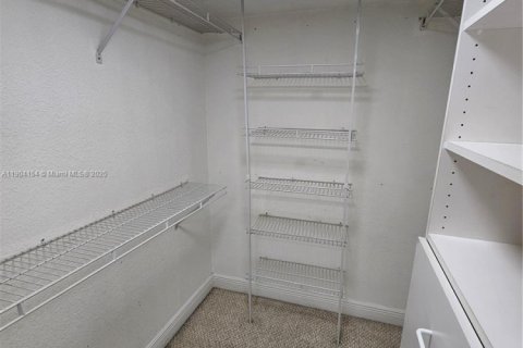 Снять в аренду таунхаус в Хайалиа Гарденс, Флорида 3 спальни, 110.55м2, № 1955355 - фото 8