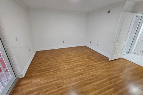 Снять в аренду таунхаус в Хайалиа Гарденс, Флорида 3 спальни, 110.55м2, № 1955355 - фото 12