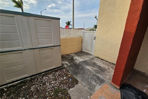 Снять в аренду таунхаус в Хайалиа Гарденс, Флорида 3 спальни, 110.55м2, № 1955355 - фото 16