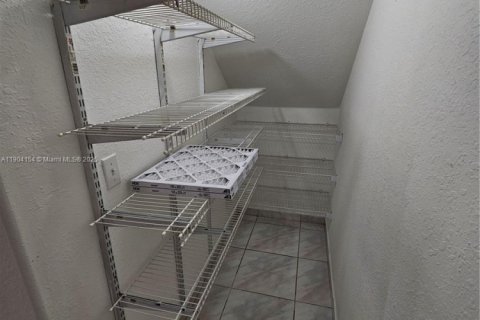 Снять в аренду таунхаус в Хайалиа Гарденс, Флорида 3 спальни, 110.55м2, № 1955355 - фото 14