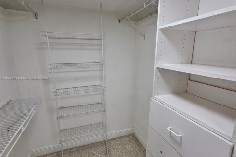 Снять в аренду таунхаус в Хайалиа Гарденс, Флорида 3 спальни, 110.55м2, № 1955355 - фото 9