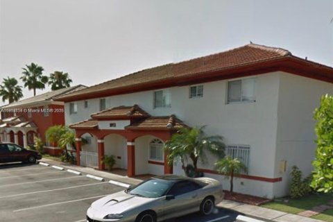 Снять в аренду таунхаус в Хайалиа Гарденс, Флорида 3 спальни, 110.55м2, № 1955355 - фото 1